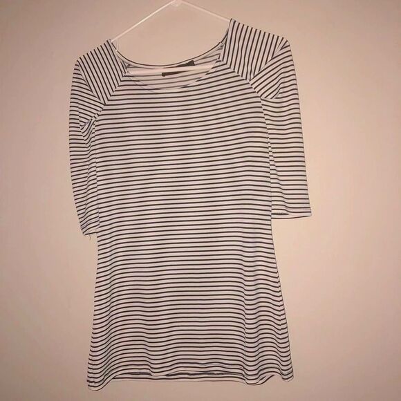 Limited three quarter length sleeve flowy shirt - Picture 1 of 3